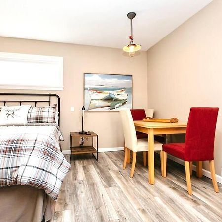 Raincoast Retreat At Shawnigan Lake! Экстерьер фото