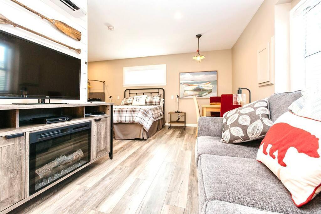 Raincoast Retreat At Shawnigan Lake! Экстерьер фото
