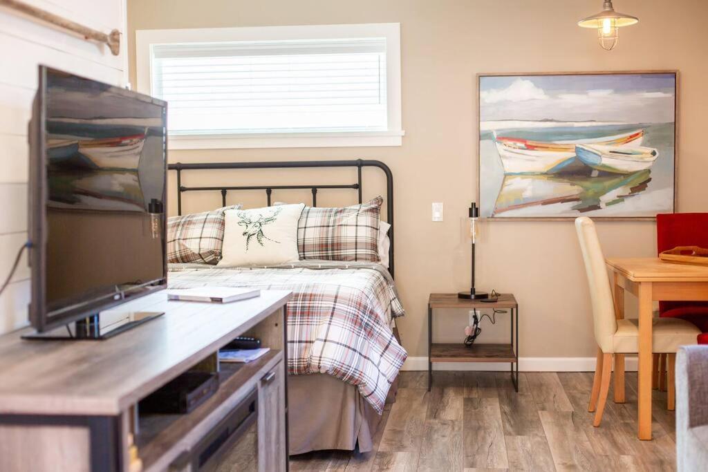 Raincoast Retreat At Shawnigan Lake! Экстерьер фото