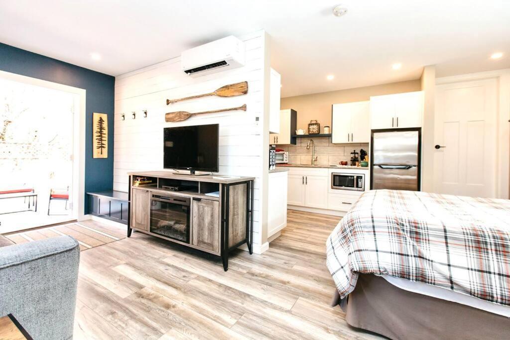 Raincoast Retreat At Shawnigan Lake! Экстерьер фото