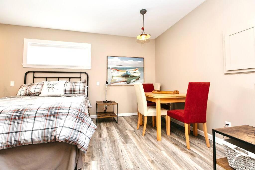 Raincoast Retreat At Shawnigan Lake! Экстерьер фото