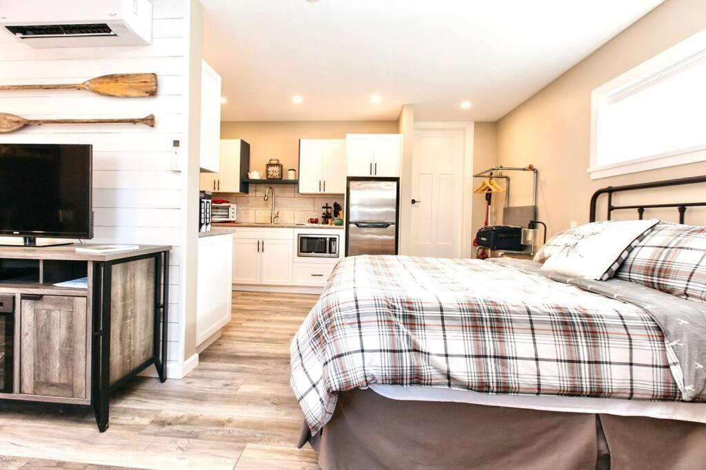 Raincoast Retreat At Shawnigan Lake! Экстерьер фото