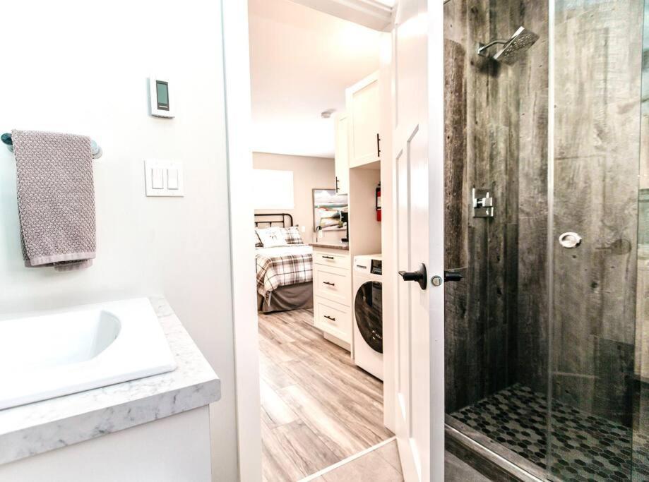 Raincoast Retreat At Shawnigan Lake! Экстерьер фото